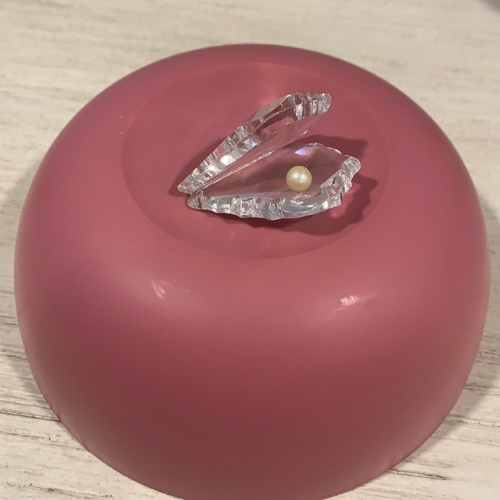 Crystal Palace Galleries oyster shell with pearl!